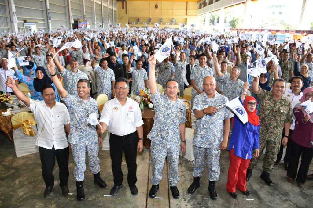 VAdm Syed Zahiruddin (@syedzahirputra) on Twitter photo Tsunami #PerkasaPerwira di PTKK Sepanggar. Terima kasih DS MENHAN, PERJUANGAN & BAKTIMU KAMI SANJUNGI. Tahniah warga PTKK di atas semangat dan sokongan yang diberikan. ANDA SEMUA MEMANG PALING TERHEBAT & TERISTIMEWA yang tidak terkata.
#NavyPeople <a href="/HishammuddinH2O/">Hishammuddin Hussein 🇲🇾</a> <a href="/mykamarul/">Kamarul</a> Tsunami #PerkasaPerwira di PTKK Sepanggar. Terima kasih DS MENHAN, PERJUANGAN & BAKTIMU KAMI SANJUNGI. Tahniah warga PTKK di atas semangat dan sokongan yang diberikan. ANDA SEMUA MEMANG PALING TERHEBAT & TERISTIMEWA yang tidak terkata.
#NavyPeople <a href="/HishammuddinH2O/">Hishammuddin Hussein 🇲🇾</a> <a href="/mykamarul/">Kamarul</a>