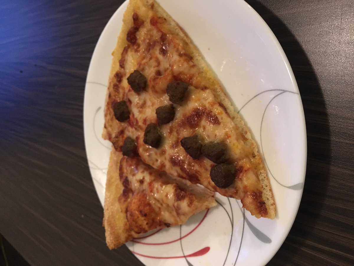 ArmFlailingFox's tweet photo. Sauuusaaage and flaaavor cruuust https://t.co/roOy52FJGI