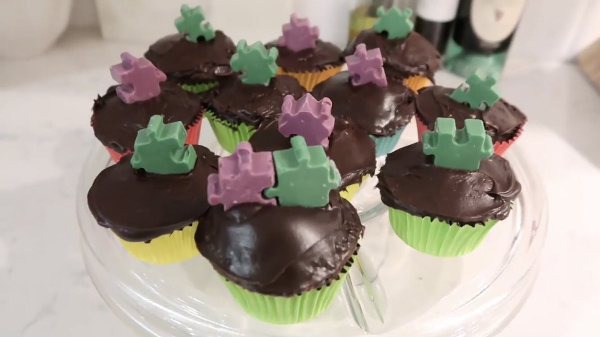 fearlessbri13's tweet image. OMG 
Purple=Colleen
Green=Erik 
#erikleen confirmed