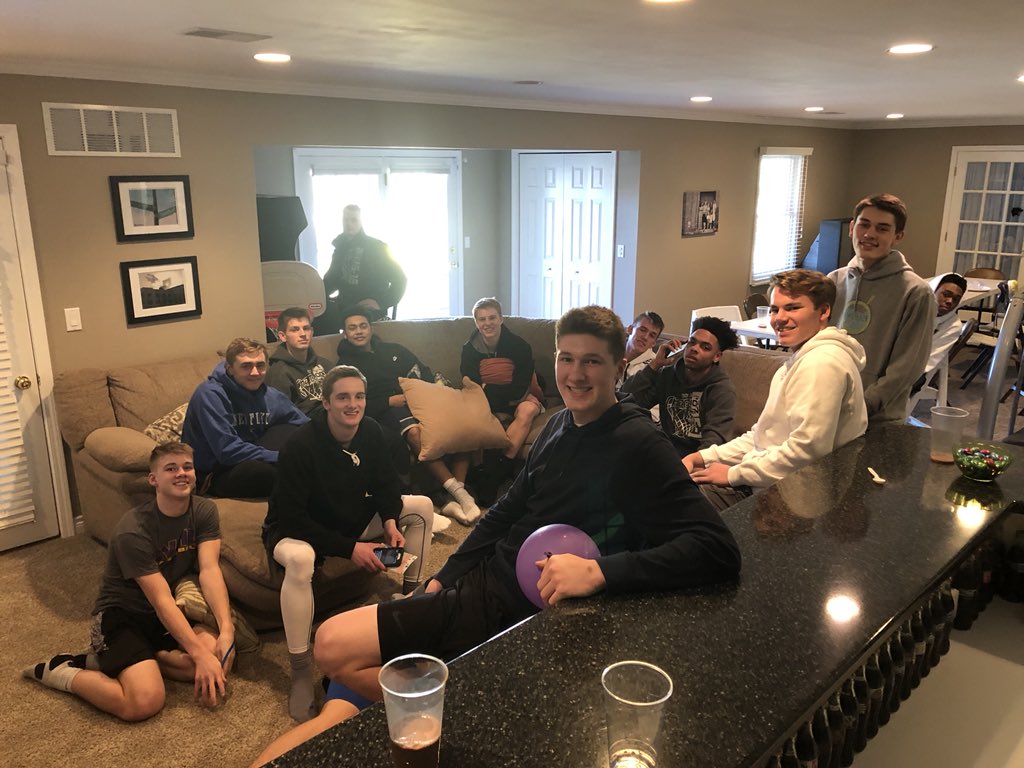 OTTEMANWO6's tweet photo. This is a great group of young men. Happy to help fuel them up before Regionals. @WOpantherHoops #gowo #wohoops https://t.co/EjgmiDLeZV