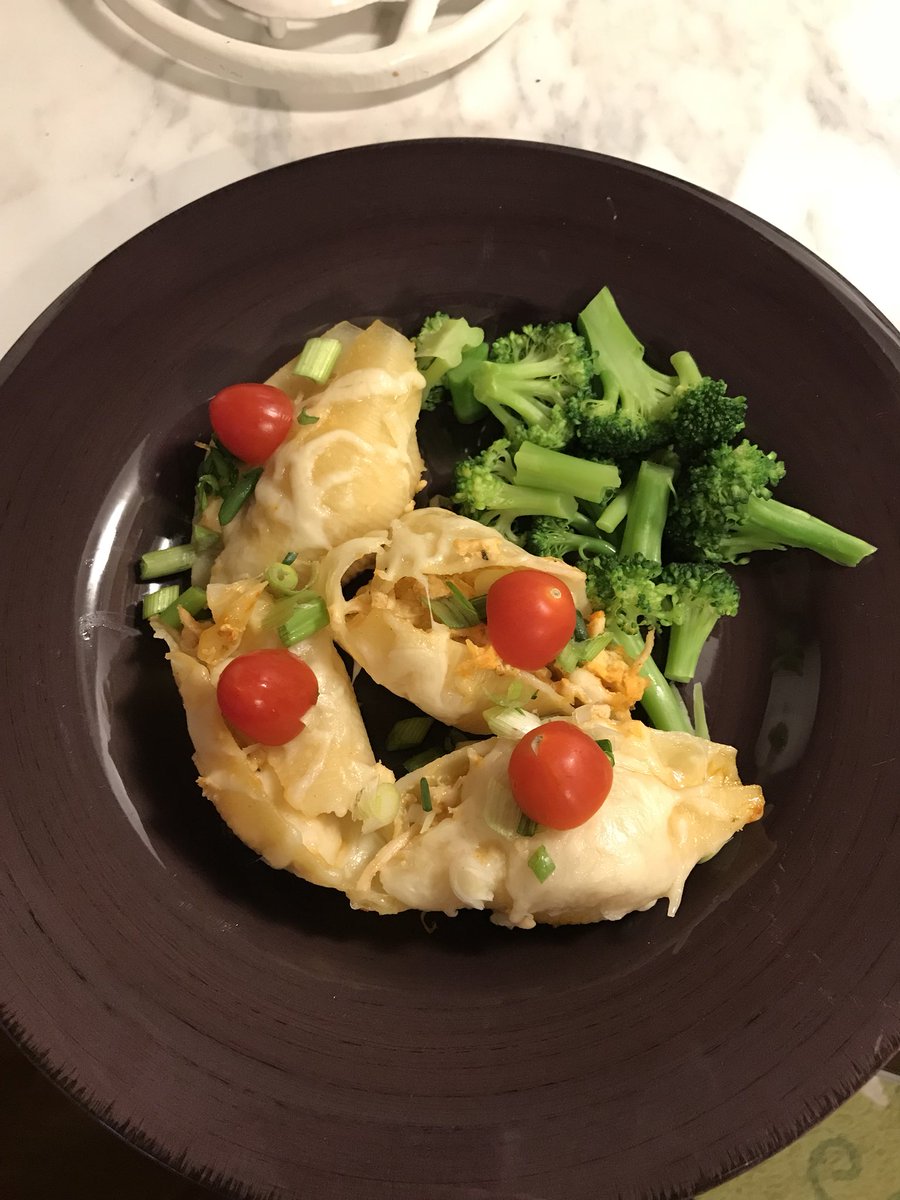 MsChris1221's tweet image. #BuffaloChicken #StuffedShells #dinner #foodporn #BettyCrocker made by @HiFiHunter8