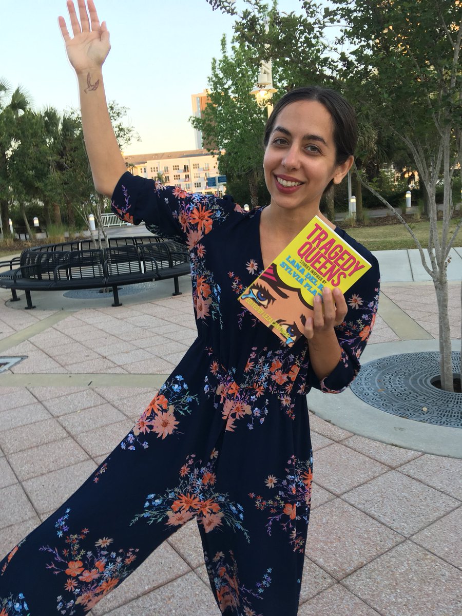 Ashley Inguanta with her contributors copy of Tragedy Queens! 👸✨🌴🐼
@awpwriter #AWP18 #floridawriters @CLASHBooks