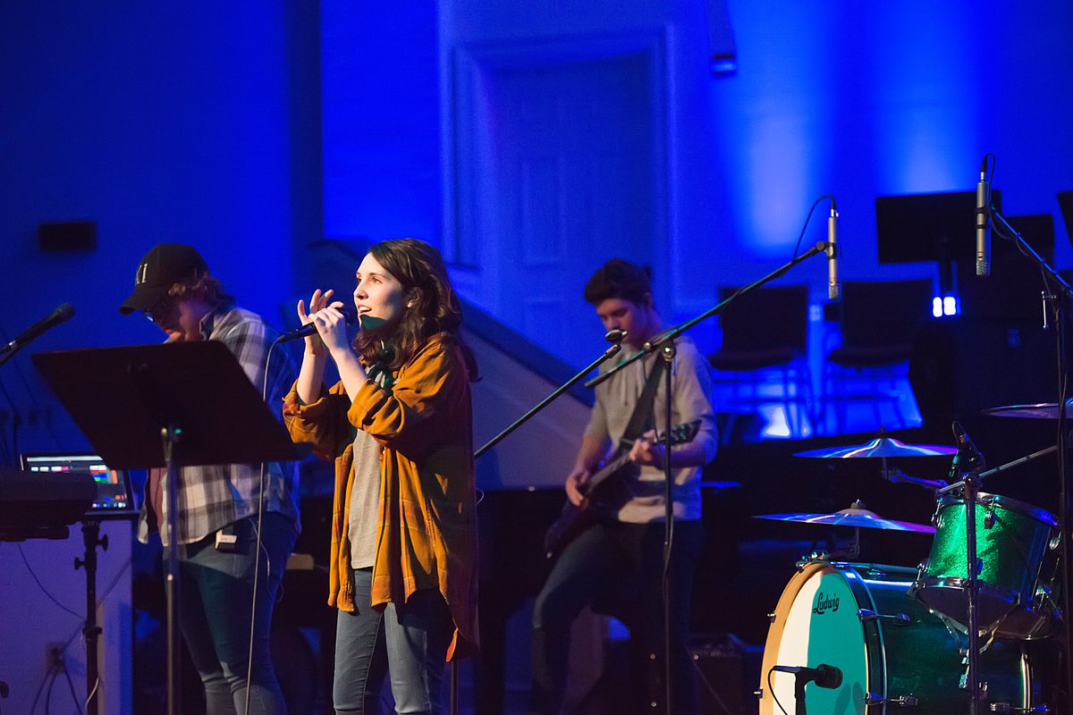 FBCRincon's tweet photo. Eleventh Hour Worship led us to Jesus all weekend at our DNOW!  #PraisingJesus4WhoHeIs   #Godpursuespeople https://t.co/DdYUtdqXcE