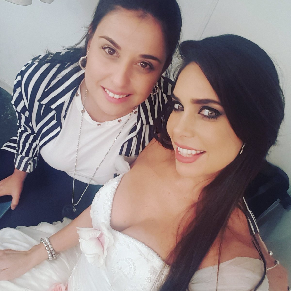 SabriRavelli's tweet photo. #Acaloradas Hoy MakeUp #marianavegas.makeup #Estilista #mariantoledo_ok #GeneralCabrera https://t.co/8JEakhEpkX