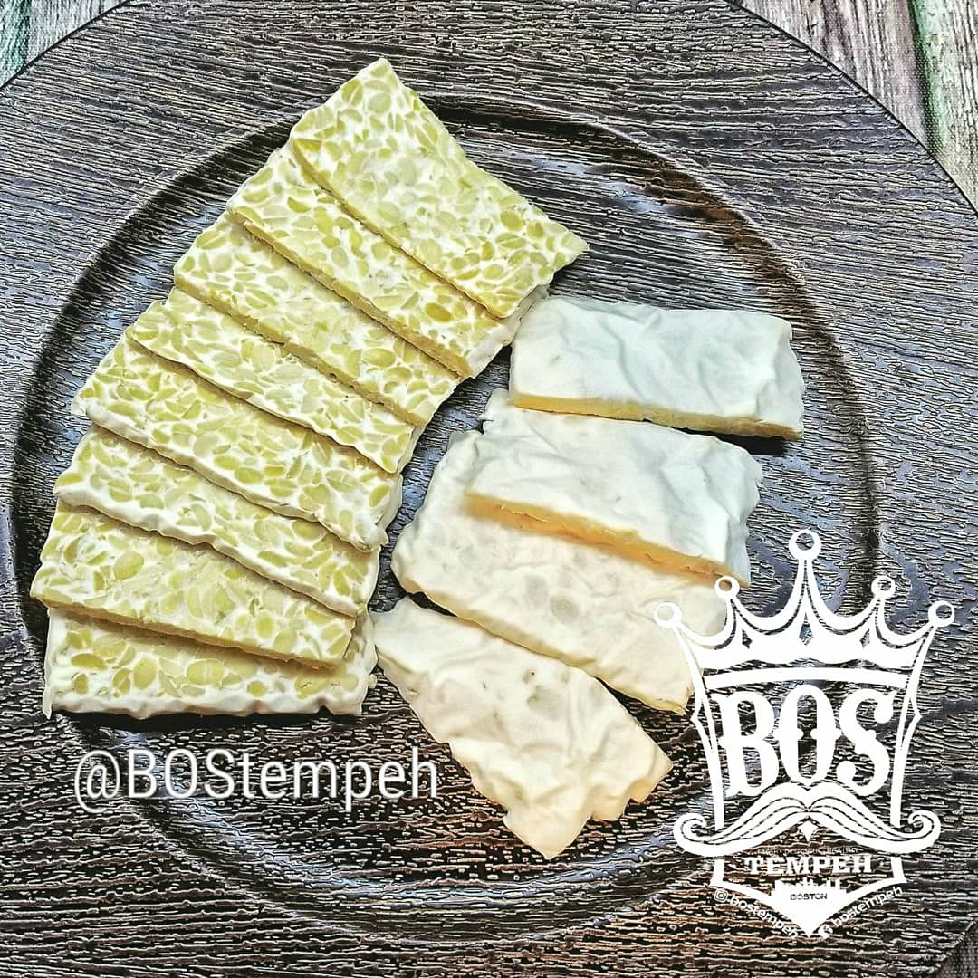 Tried Pavement's TempehBLT - seasoning is on point! 👍

<a href="/BOStempeh/">BOStempeh</a>'s made-to-order tempeh smells and tastes like those you find in traditional markets in Indonesia. The white cotton-like texture is how fresh tempe should look like 😍😍

#fresh #tempeh