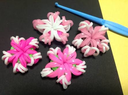 桜木拓水 放浪仕事人 レインボールーム ファンルーム は小さな輪ゴムを組合せて編んで ブレスレットやストラップとかが作れます 写真参照 タティングレースはレース編みの1つで ちっちゃいモチーフとかリボン状のものなどが作れます どちら