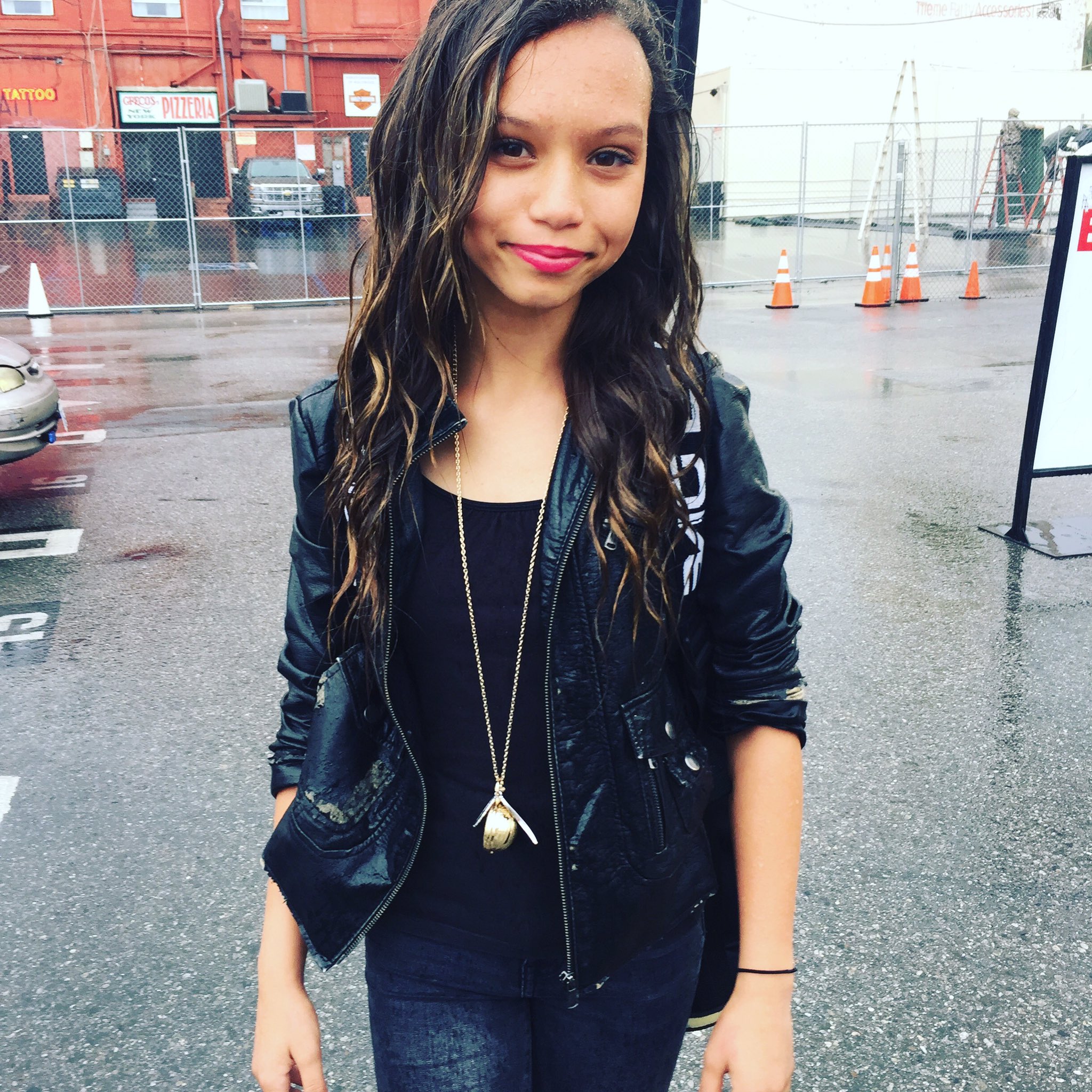 Raina Dowler On Twitter Just Finished My Janetjackson Show Came Outside Now Standing In Pouring Rain Band Rock Rockband Pop Sing Singing Singer Singers Guitar Guitars Guitarplayer Rockstar Rain Https T Co Hpnqqbp5vg raina dowler on twitter just finished