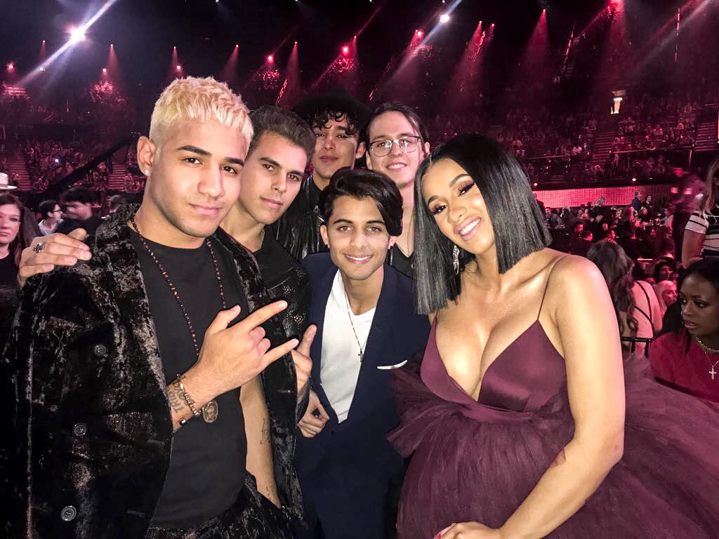 CNCOmusic's tweet photo. 🤗🔥 @iamcardib #iHeartAwards2018 https://t.co/rfz3bg6BYe