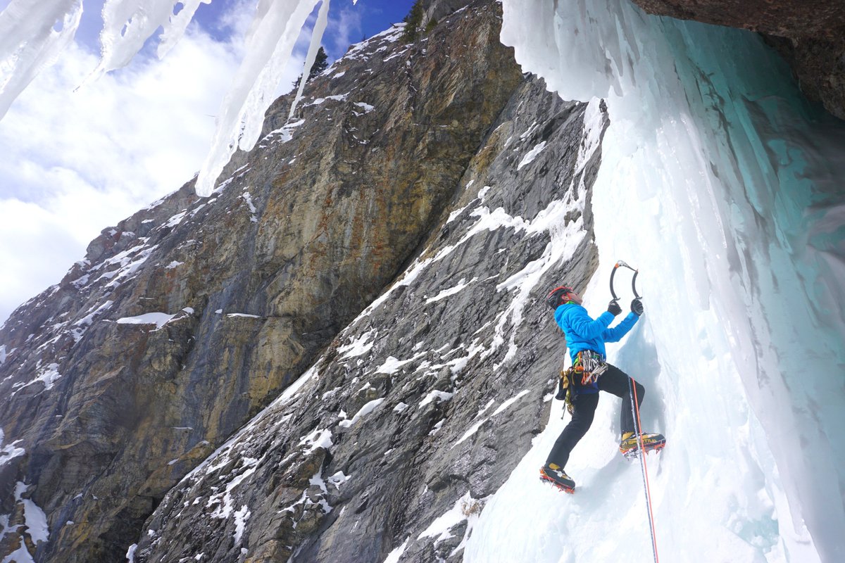 Great climbing on Bourgeau Left <a href="/SunshineVillage/">Sunshine Village</a> getting full sun, but be very careful with the rise in temperatures... <a href="/Arcteryx/">Arc'teryx</a> @ClimbersShop