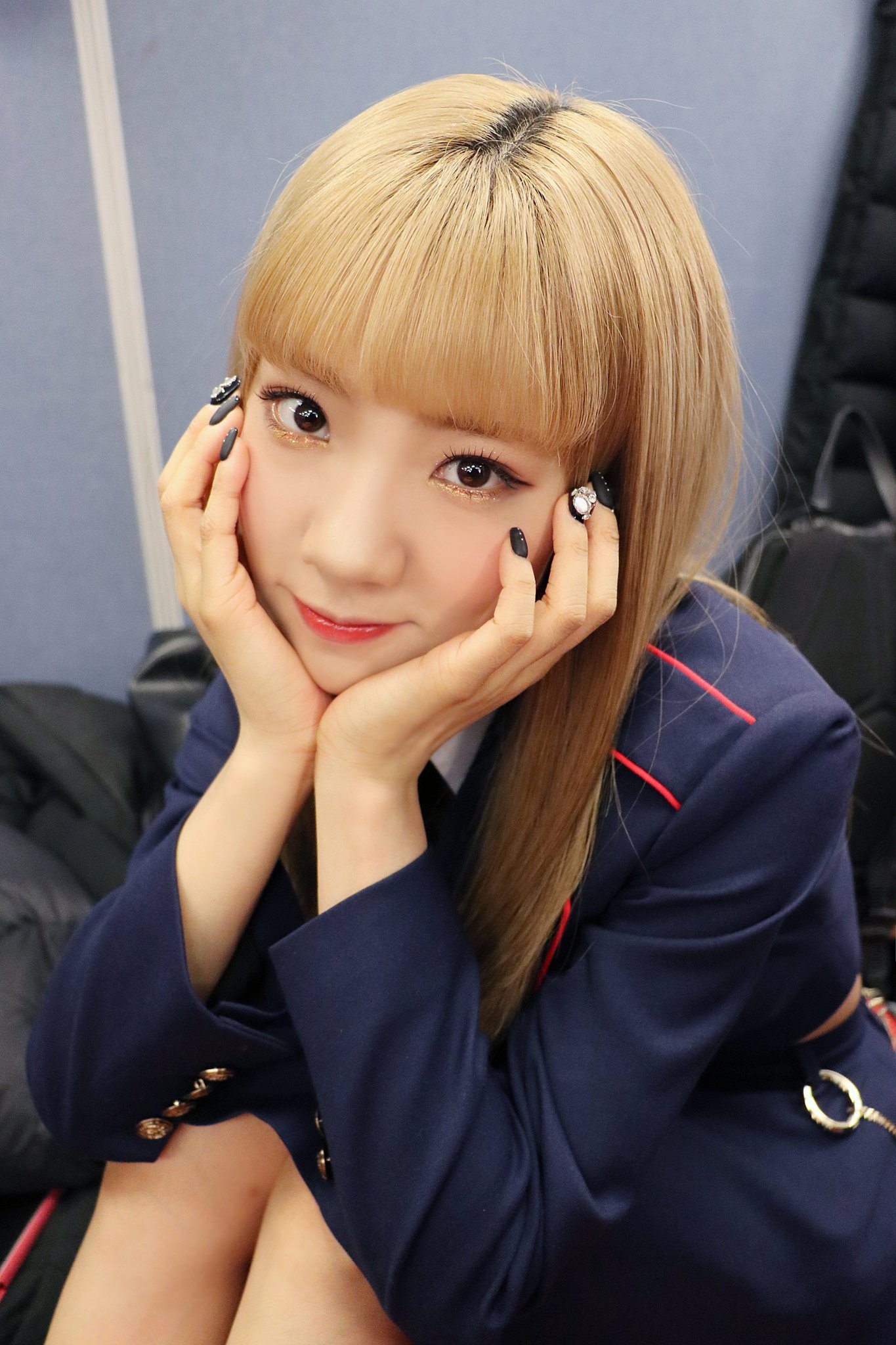 DYDeg7GV4AEwLwL.jpg:orig