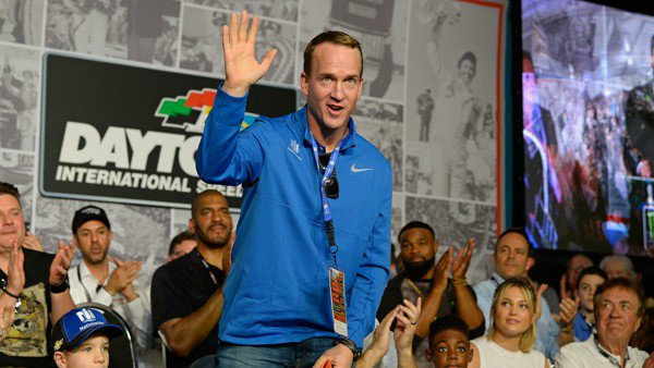 FCN2go's tweet photo. Watch Peyton Manning duet with country star Thomas Rhett at hospital fundraiser https://t.co/EZeA1aPjSR https://t.co/L9oofKyiBt