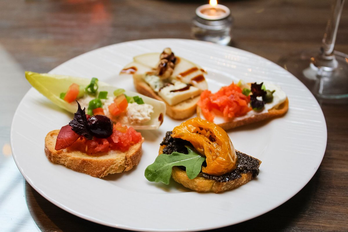 From light bites to evening libations our #LuxeClub does not disappoint. 

luxehotels.com/rodeodrive/

#rodeodrive #onlyonrodeo