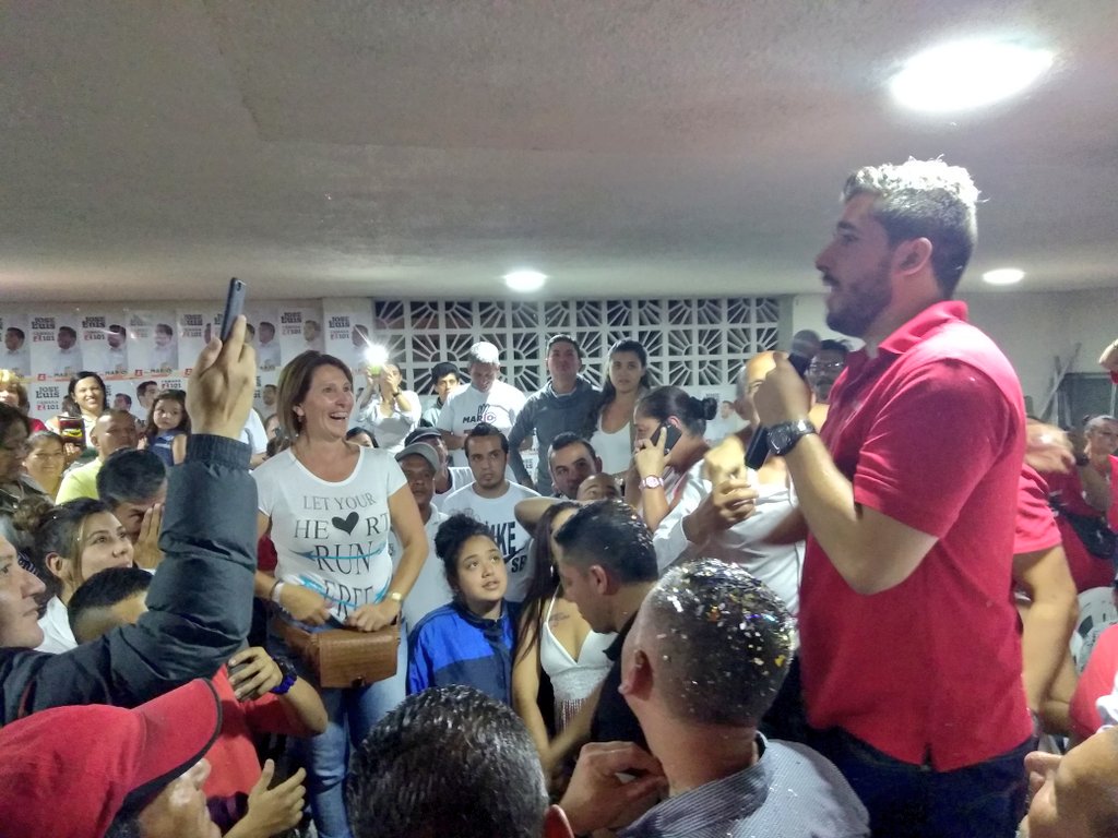 camaral101's tweet photo. Gracias totales a mi equipo de trabajo, por impulsar este sueño hasta el último día; hoy somos ganadores, mañana tenemos que empezar a trabajar por Caldas. #SoyRepresentante @PartidoLiberal https://t.co/ikgw7RDqhf