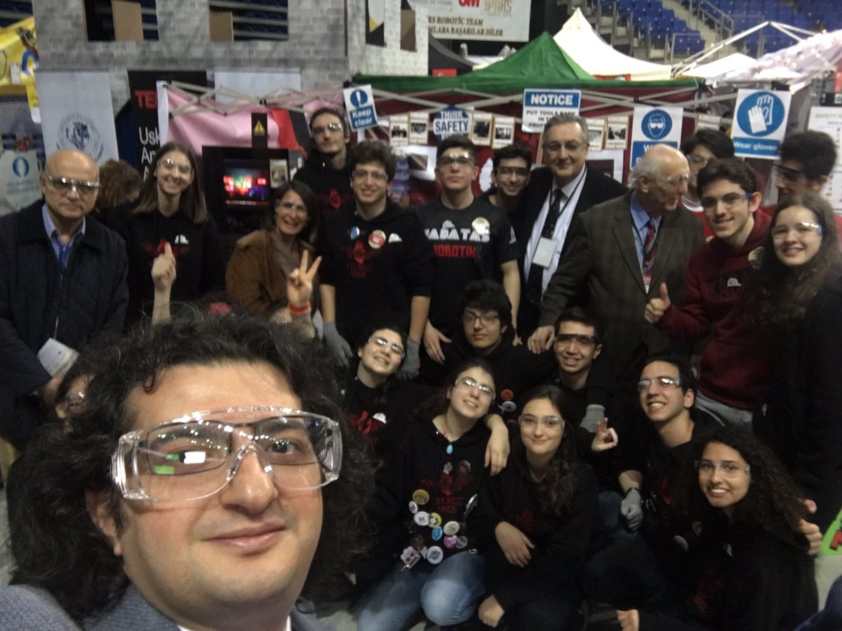 Kabataş Erkek Lisesi robotu <a href="/KelRot5655/">KelRot</a> finallerde. Tebrikler çocuklar <a href="/Yusuf__Tekin/">Yusuf Tekin</a> <a href="/farukyelkenci/">Ömer Faruk Yelkenci</a> <a href="/Dr_Onderarpaci/">Dr. Önder ARPACI</a>