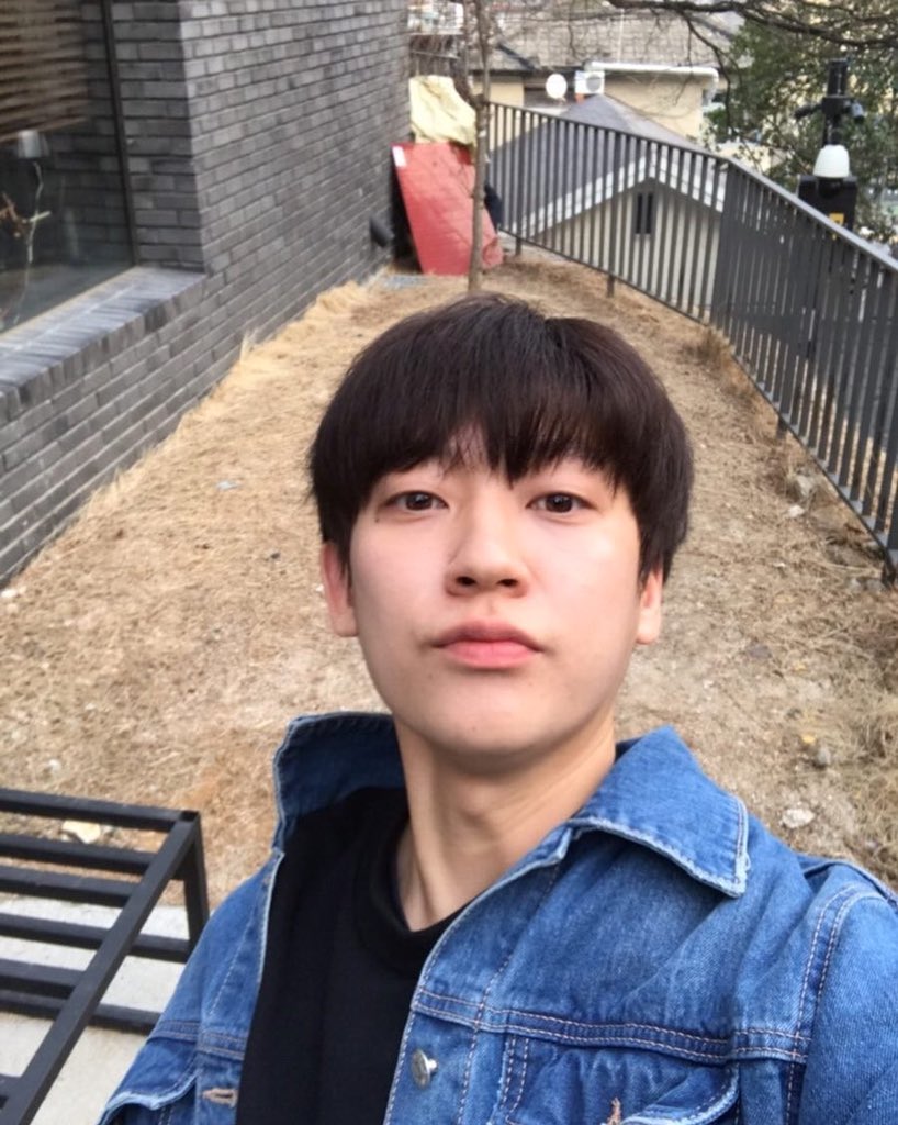 [WON_YOUNGX] 180312

Wonyoung shares a selfie at Buam-dong

“The weather is good!!! 😊”

#FinallyASelfie #PracticeHard #PlayHard #SouthClub #JangWonyoung