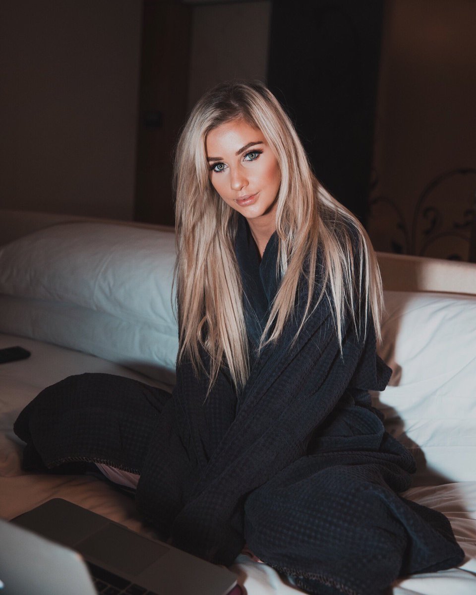 dj_brooklyn_'s tweet photo. Hotel robes are always so huge on me 😋 #RobeLyfe https://t.co/3yGw6jXwDo