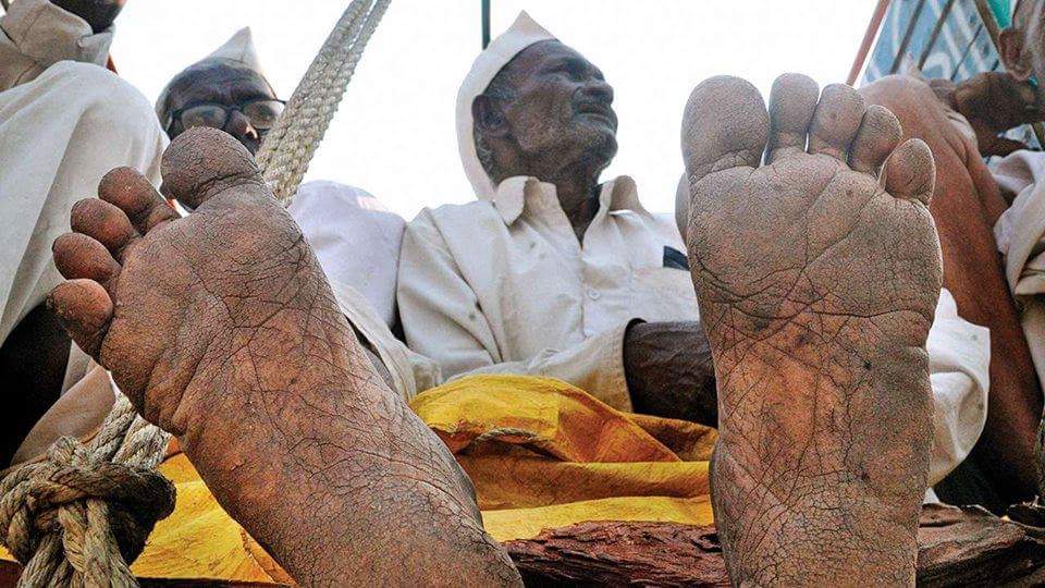 ranjit_mstars's tweet photo. #KisanLongMarch from #Nashik to #Mumbai of tens of thousands of farmers in #Maharashtra led by #AIKS against anti-farmer anti-people BJP
#KisanLongMarch
#FarmersMarch
#KisanMarch
#FarmersOutcry
#आक्रोश_बळीराजाचा
#CPIM
#AlKS https://t.co/IJ5g1w9LA3