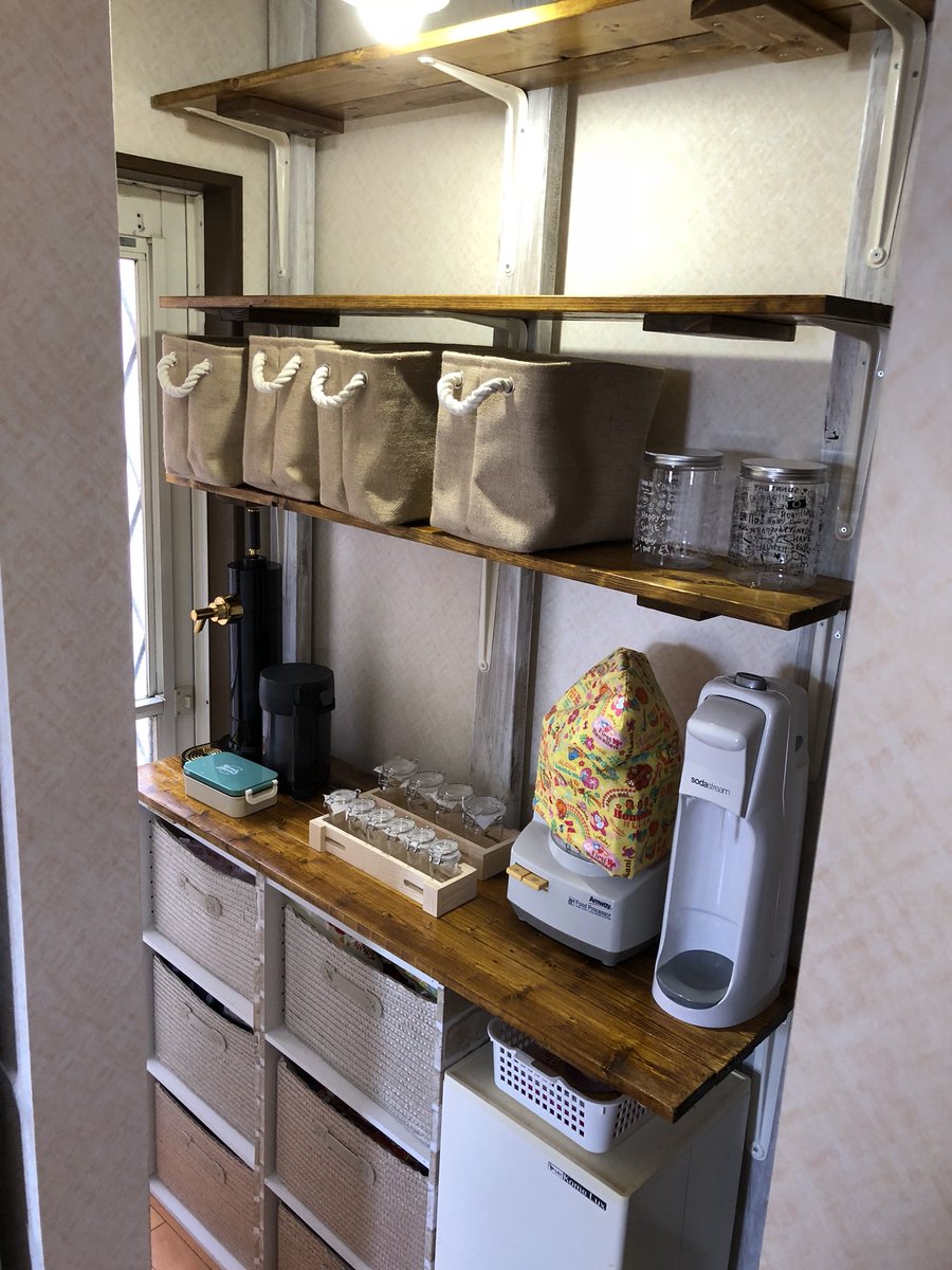 Charao 蓮沼 A Twitter 製作中だった勝手口の棚が完成 日曜大工 Diy ディアウォール 収納 棚 オイルステイン つや出しニス 木製 Charao 蓮沼 A Twitter 製作中だった勝手口の棚が完成 日曜大工 Diy ディアウォール 収納 棚 オイルステイン つや出しニス 木製