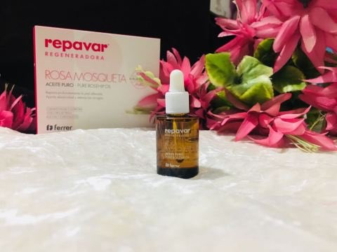 Damaged skin? 

Repavar Pure Rosehip oil to the rescue! 

Read my detailed review here:
fammamalik.wordpress.com/2018/03/07/str…

#RepavarPakistan