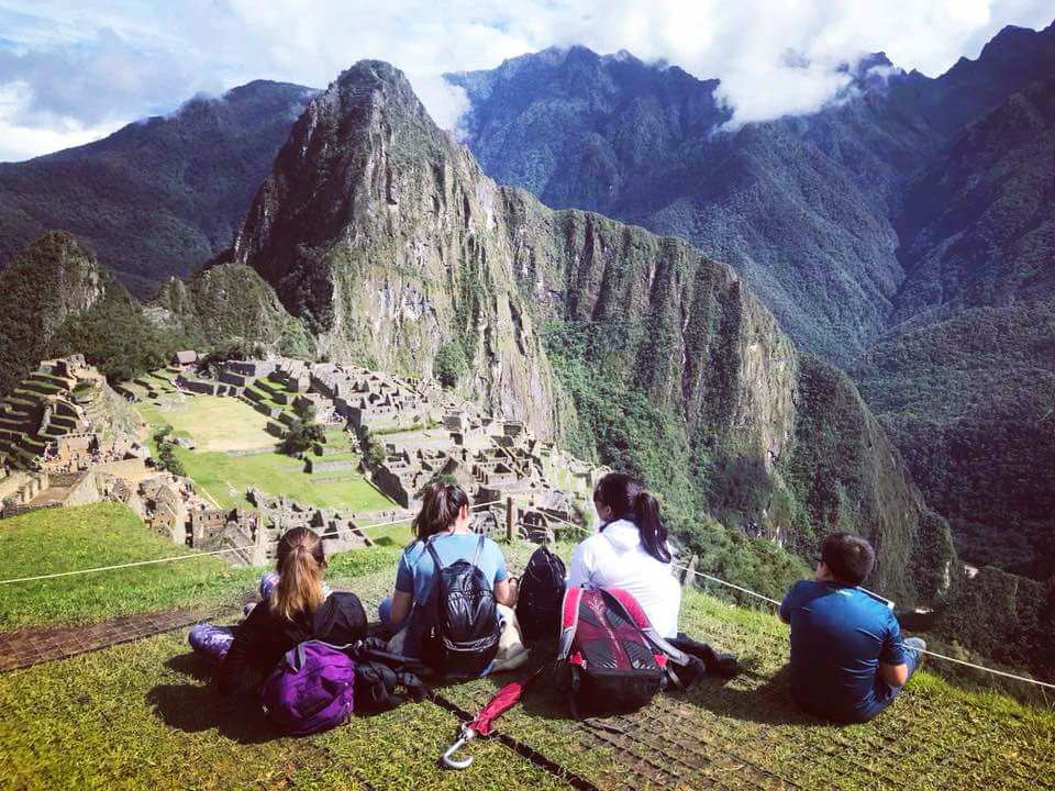 viajesdeperu's tweet photo. La ciudadela inca de #MachuPicchu recibió un promedio de 3,800 turistas diarios en 2017 📈Los meses con mayor afluencia fueron agosto y julio (en ese orden), con casi 5 mil turistas diarios 👉 https://t.co/rUYzHHgn3k #Cusco #TurismoCusco #Viajes #Peru #TravelBlog https://t.co/ra2QIX4Gsg