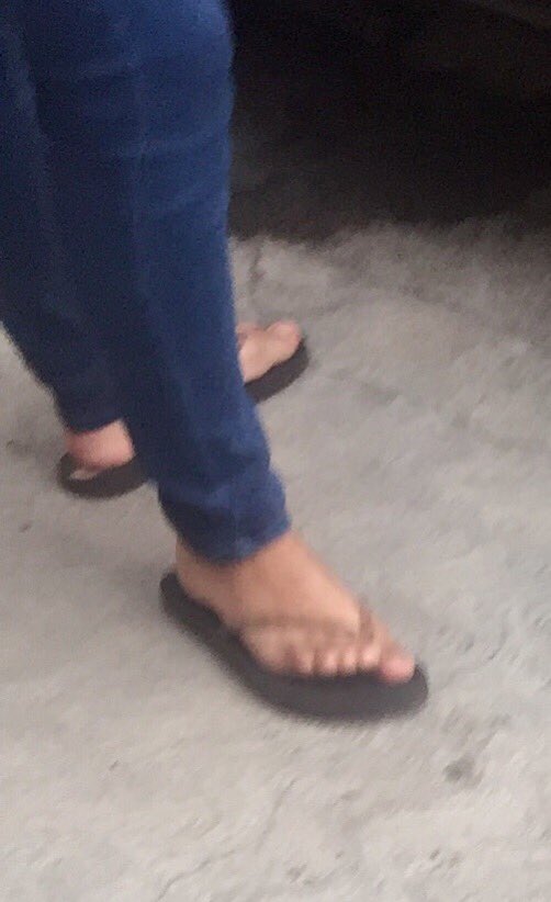 sakulink's tweet photo. Mas #pies bonitos que encontré hoy #feet #foot #fetich https://t.co/IhDqSWTSle