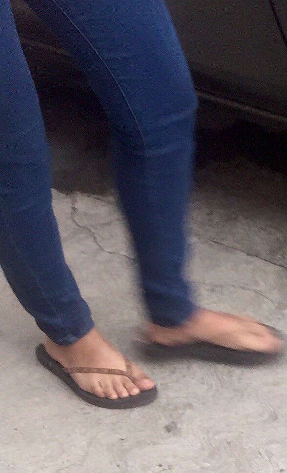 sakulink's tweet photo. Mas #pies bonitos que encontré hoy #feet #foot #fetich https://t.co/IhDqSWTSle