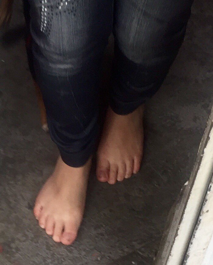 sakulink's tweet photo. Mas #pies bonitos en la calle #feet #foot #fetich https://t.co/lg9iDRdUq1