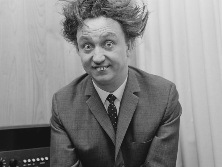 Darrensterling2's tweet photo. R.I.P 
MY SIR KEN DODD 
A COMIC GENIUS  GONE BUT NEVER FORGOTTEN 
MY CONDOLENCES GO OUT TO HIS FAMILY AND FRIENDS AT THIS SAD TIME https://t.co/0heLcCMYUg