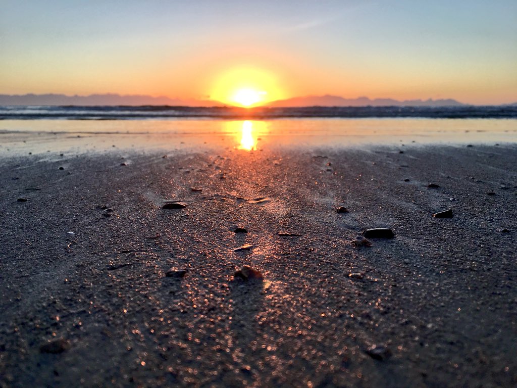 mrsngood's tweet photo. #ThisMorningsJoyFullSunRising #CapeTown #IlluminatingLight #Ocean #Beach #Contours #BeachVegetation #ChooseContentment π
@RTCapetown @kaapKiekies @CapeTravelOnlin @CapeTownEtc @lovecapetown @CapeTownMag https://t.co/o8soPbbvlX