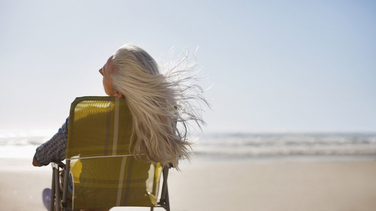 sixtyandme's tweet image. What is your chosen lifestyle? Do you prefer city life or rural living? Do you have a community to support your creativity? 
 sixtyandme.com/wondering-wher… #JanMoore #workonyourownterms @sixtyandme #islandliving #islandlife