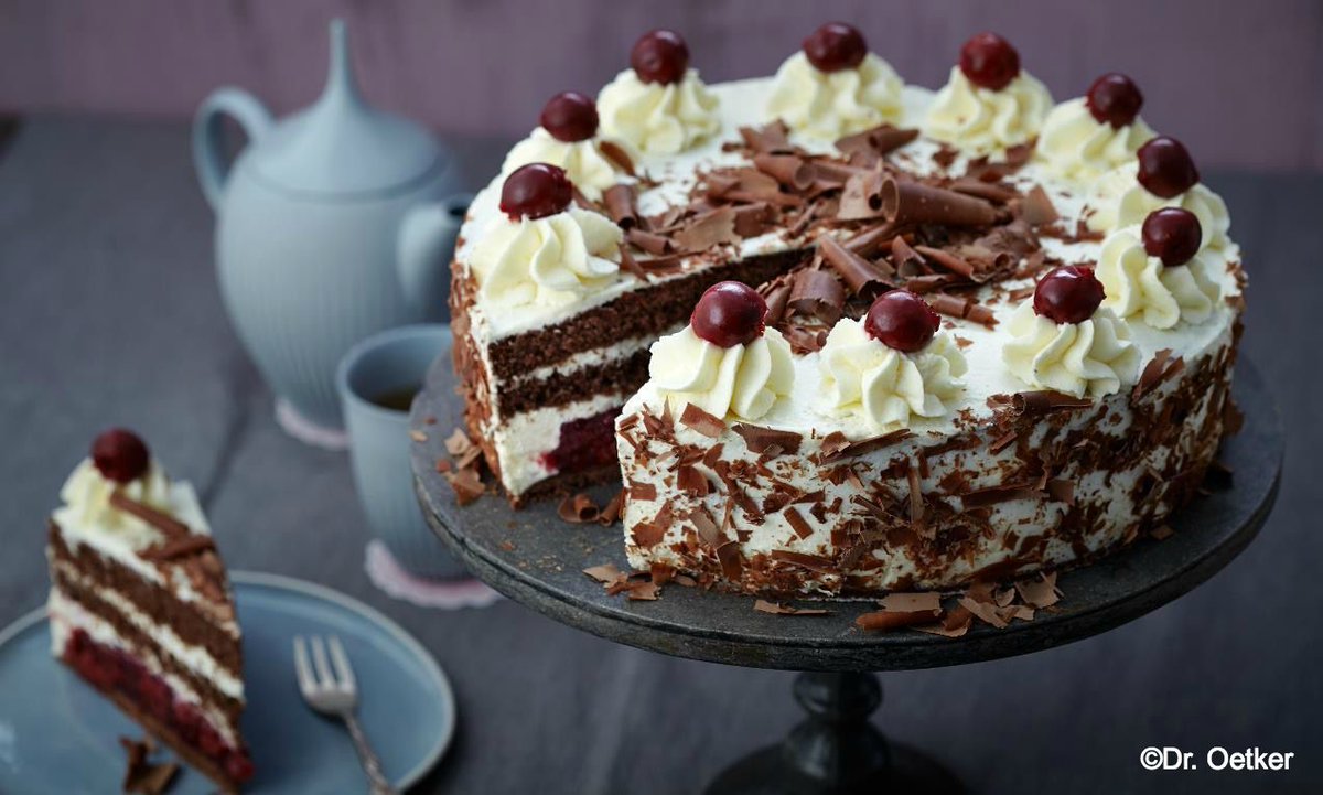 ドイツ大使館 今日は スイーツの日 ドイツのケーキはクーヘン Kuchen とトルテ Torte の2種類にわかれます 詳しくはこちらの記事で T Co Ba3iysmvgv 皆さんのお気に入りのケーキ 気になるドイツケーキを教えてください