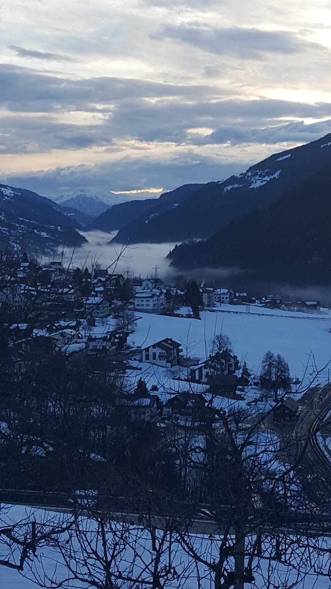 Giondi's tweet photo. Bien di...era a quels sut la nebla #Surselva #Cadi #Rabius https://t.co/aXhSNag2Zk