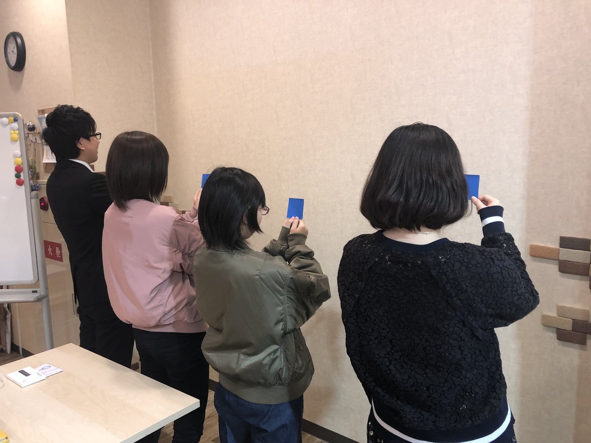 Tsunacafe373's tweet photo. つなカフェゼミ初回の今回は、
「カラーコーディネート講座」でした🐬⭐️

カラーコーディネートの資格を持った『ほしい指導員』が講師になって、色の見え方や日常に溢れる色の組み合わせや映える色使いとは？など、専門的な知識を教習生に教えてました🙄🙄

#つなカフェゼミ
#つなぐっと
#ミナミ https://t.co/aFVd6o9eDV