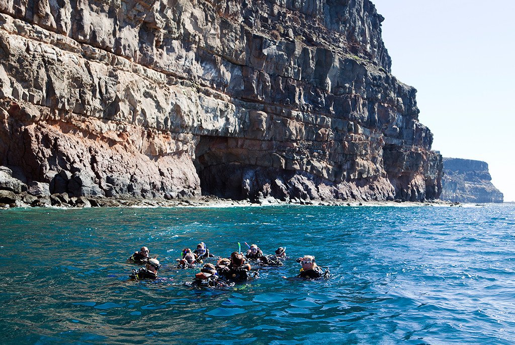 #Divers! Awesome photo of a happy group going out. First time? Want to learn to do this yourself? 

We have some of the best instructors in the industry.   It is not just us saying this, look at our reviews! 
#GranCanaria #Tenerife #Diving #Holiday