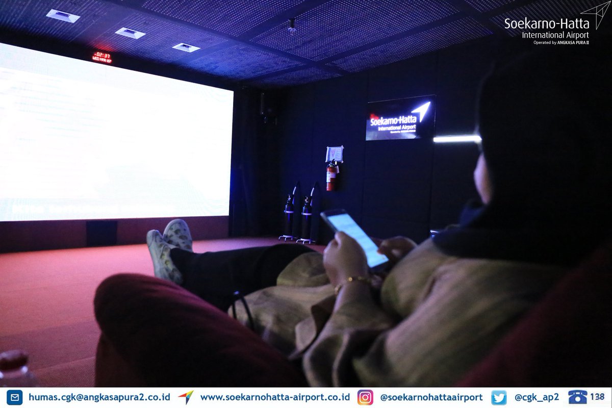 soettaairport's tweet image. Bandara Soekarno -Hatta mempunyai fasilitas hiburan, salah satunya airport digital cinema atau bioskop digital yang menayangkan film-film favorit.
Untuk para calon penumpang dan pengunjung yang sedang berada di Terminal 3, jangan lupa singgah yaa 😊