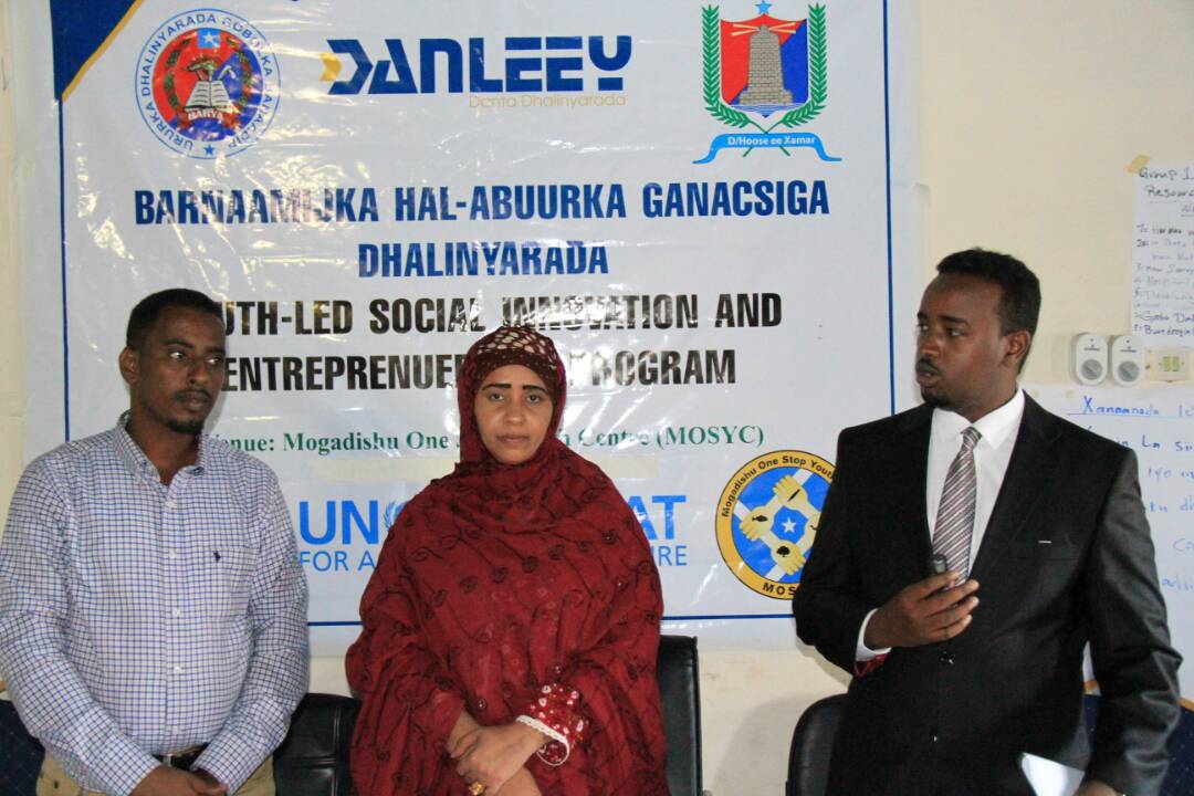 DanleeySom's tweet photo. Her Excellence #BasmaAmir BRA Deputy Mayor of Social Affairs  at the closing ceremony remarks “ I am grateful to see your valuable ideas on the walls, my office is open for you and BRA will help transforming your ideas into action”
#OneStopYouthCenter #Danleey #BRA
@HabitatSom https://t.co/bpkcVnoCGA