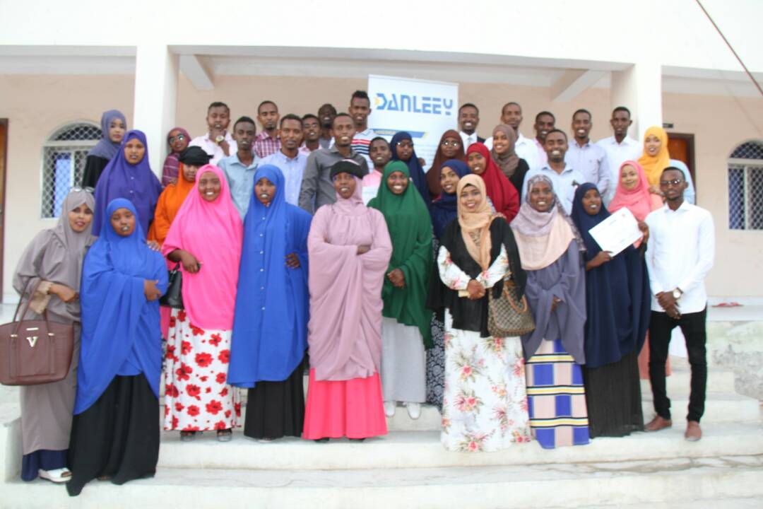 DanleeySom's tweet photo. Her Excellence #BasmaAmir BRA Deputy Mayor of Social Affairs  at the closing ceremony remarks “ I am grateful to see your valuable ideas on the walls, my office is open for you and BRA will help transforming your ideas into action”
#OneStopYouthCenter #Danleey #BRA
@HabitatSom https://t.co/bpkcVnoCGA