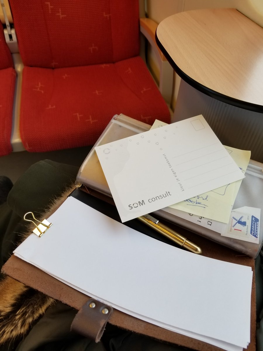 Somconsult's tweet photo. Druk dagje vandaag! Even de admin bijwerken in de trein. Die zoeft.. Ik schrijf! https://t.co/qj2lFYKYbV