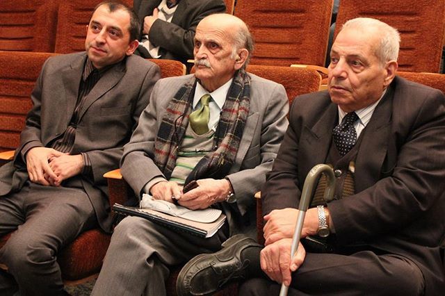 mehdi_zare's tweet photo. With Late A.A. #Moinfar 1st, right, and Eng M.H. Nabavi (middle) in #IIEES, 29 Nov 2011,
با زنده ياد استاد علي اكبر #معين_فر ، و استاد مهندس محمد حسن نبوي، ٩-٩-١٣٩٠ در #پژوهشگاه_بين_المللي_زلزله_شناسي_و_مهندسي_زلزله https://t.co/Gt4Vxayger https://t.co/lCHhYCFlb4