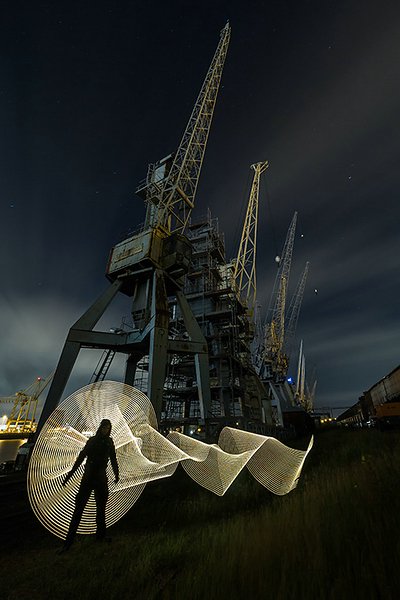 bildakademie's tweet image. Du hast Lust auf #Lightpainting und magst nicht nur hinter der Kamera stehen, sondern auch davor kreativ sein? Dann ist der #Fotoworkshop aus der Reihe #pacertified von @paduisburg mit @ZOLAQ_lightart etwas für Dich: 13. April 2018 im Stadtpark #Hamburg bit.ly/2ImR9E6