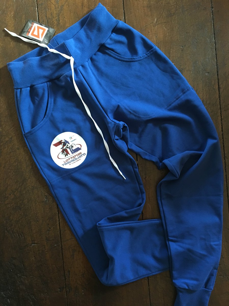 S_Attitude's tweet photo. Buon inizio settimana!!
#pantaloni #sportivi #personalizzati #sportswear #abbigliamento #abbigliamentopersonalizzato https://t.co/fgI4xMFLOu