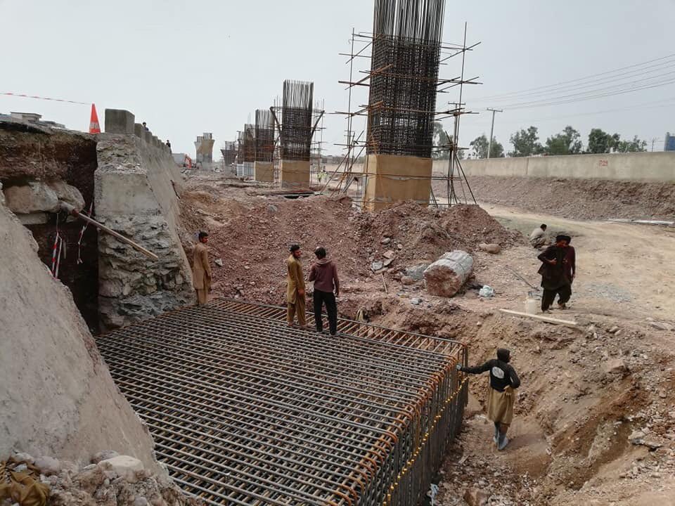 _KPUpdates's tweet photo. #PeshawarBRT taking shape :: Swift progress taking place on Reach 3 of the mega transportation project https://t.co/wuLRMezRHC
