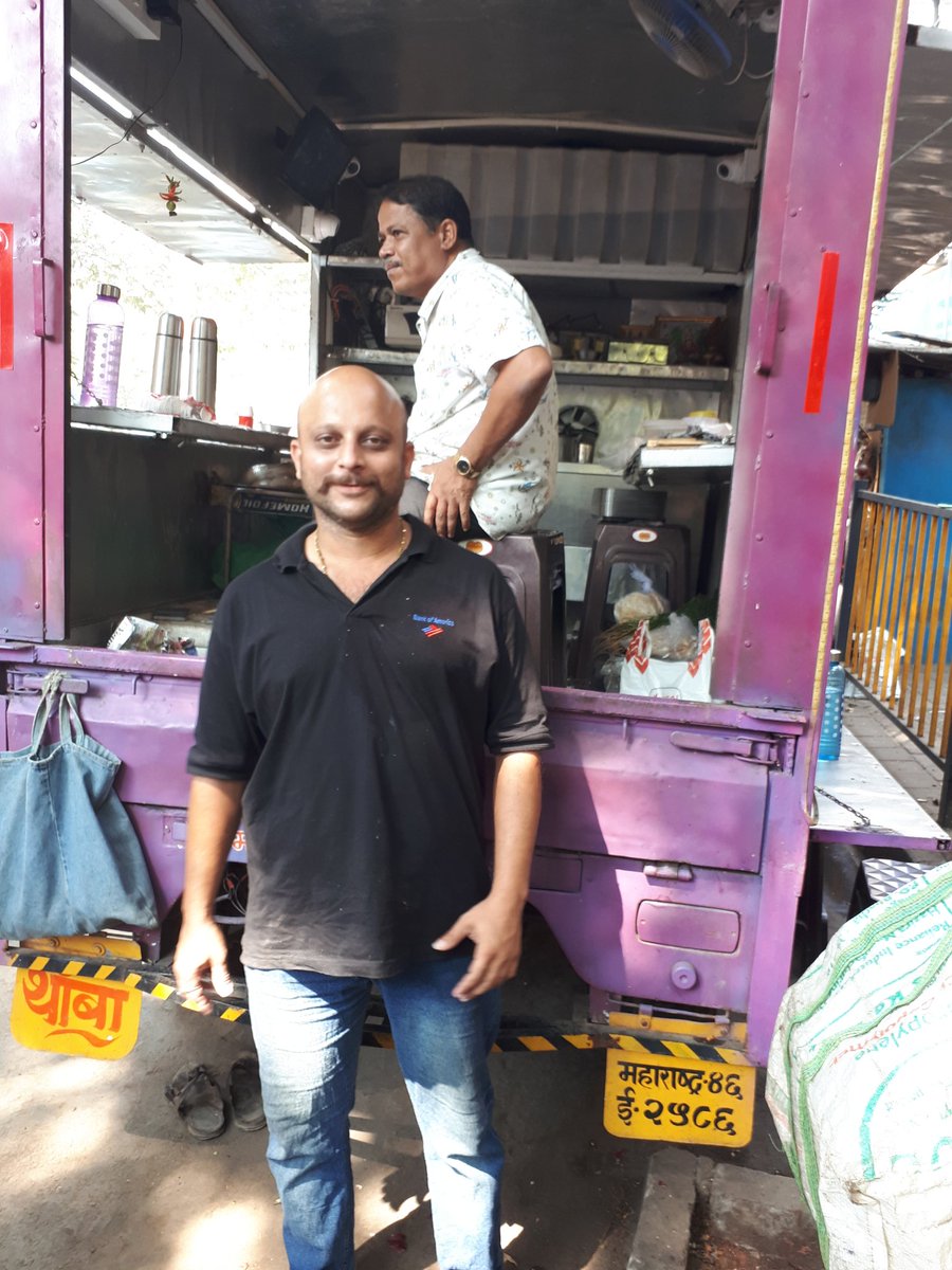 mul_mumbaikar's tweet photo. आमचे मित्र अमित पाटील, बोरिवली
नोकरी करण्याएवजी बेधडकपणे अस्सल मराठमोळ्या पदार्थांचे फिरते उपाहारगृह चालवतात
१ कौतुकाची थाप यांना द्याच
बोरिवलीत आलात तर पदार्थांचा आस्���ाद घ्याच @Marhathi @gsmart007 @MarathiBrain @MarathiRT
@mataonline @LoksattaLive 
#मराठी https://t.co/69UvHj4zPw