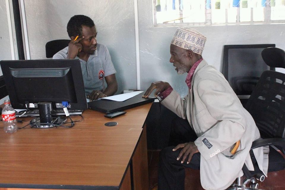 maarifakona's tweet photo. Community mobilizer assisting a village elder record his idea on tackling drought. #maarifakonamarsabit #ideasubmission. We are so excited to see more ideas coming from the community! https://t.co/hATeSr0QbJ
