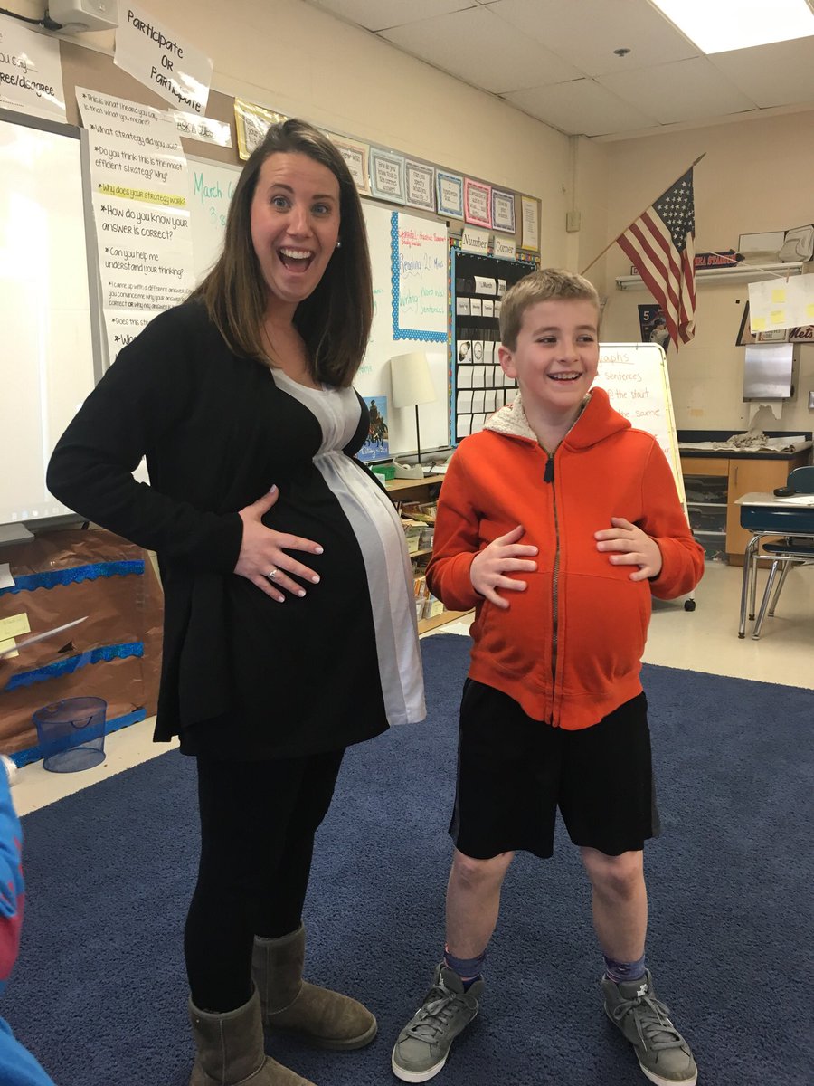 mrsroxbee's tweet photo. “Hey Mrs. Roxbee, were twins!!” 😂 #3rox @ggal67 https://t.co/n4rIzOC0RN