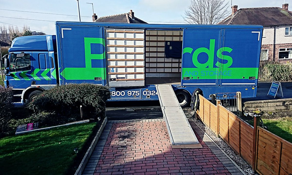 Pollards_UK's tweet photo. Just a few snaps from a removal we assisted with on Friday #movingday #carpetprotection #partoftheservice https://t.co/u6si5kRQp7