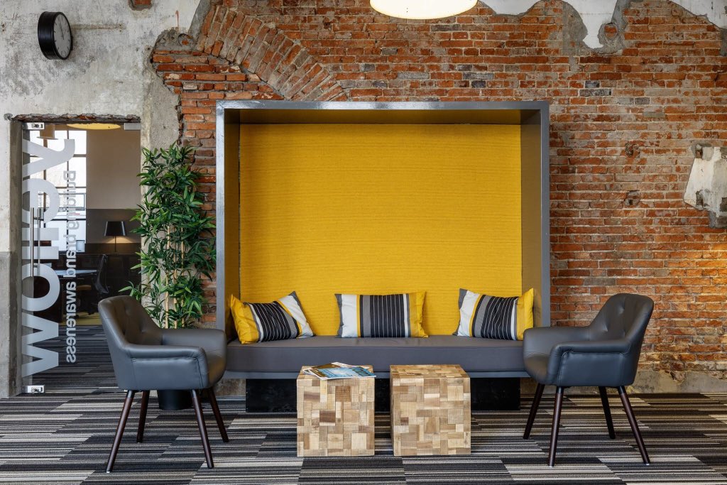 YellowNL's tweet photo. YES! De restyling van ons kantoor in de #Gelderman Fabriek is gereed. Grote dank gaat uit naar Ontwerpbureau Amweg voor het interieurontwerp, @SKO_Oldenzaal voor de prachtige Yellow stoelen &amp; bureautafels, Letterpret voor de signing en @masterphoto_nl voor de fraaie kiekjes. https://t.co/jjXn8WHEYM