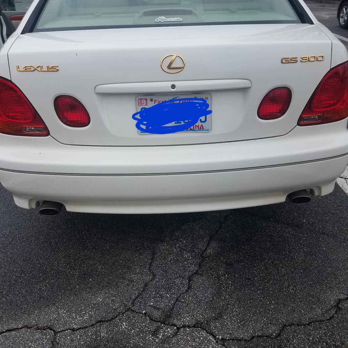 dad2ago's tweet photo. What the back of a marathoners car should look like. #NoStickers #JustSayNo #StickerFree https://t.co/ERFwGe5vcb