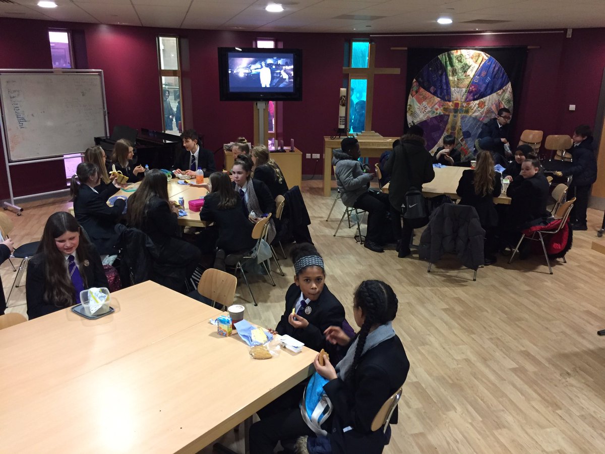 NES_HOH's tweet photo. Students engaging with @FairtradeUK this lunch at our #fairtradecafe https://t.co/vES3BfHD5J
