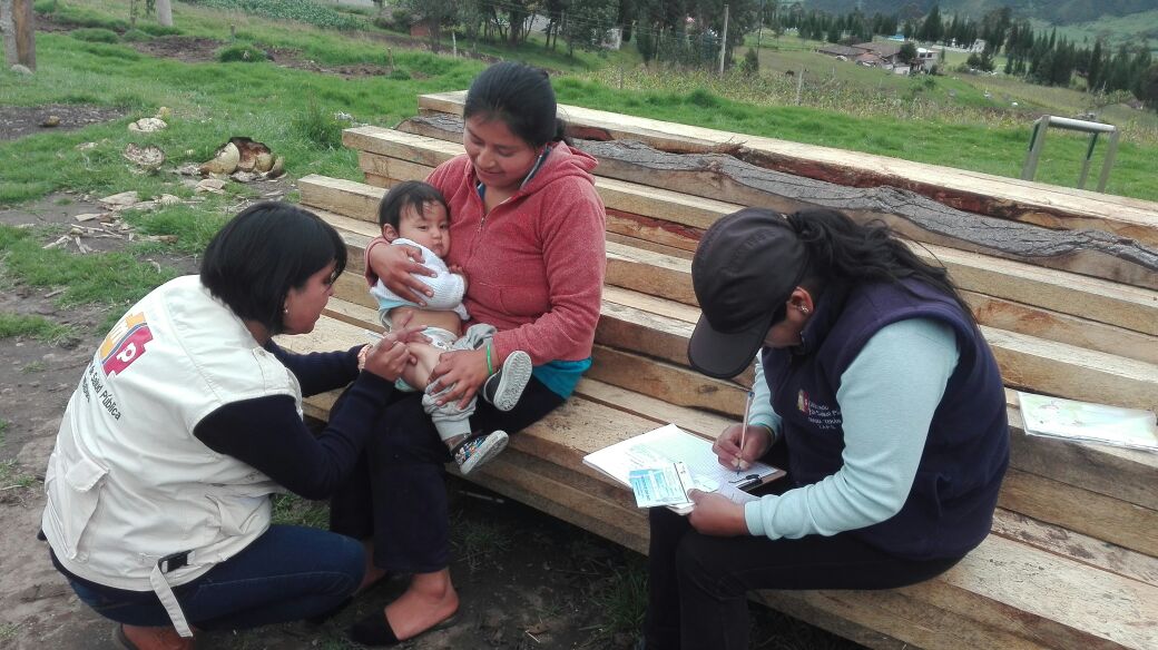 SaludImbabura's tweet photo. #Ibarra| #Distrito10D01 el Centro de Salud de Zuleta trabaja en territorio para inmunizar contra la influenza estacional a la población vulnerable https://t.co/FvpPx9vXXs